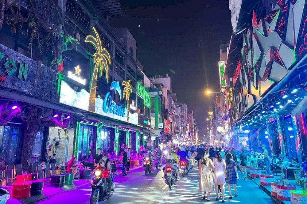 Bui Vien Walking Street gets livelier by night